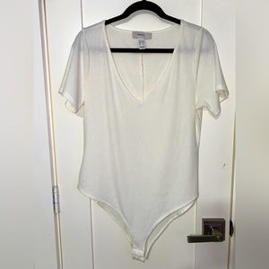 Forever 21 1x white v neck bodysuit.